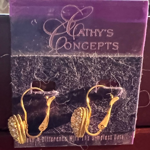 *NWT* Cathy’s Concepts Heart Shaped Lever Back Earrings - Picture 2 of 3